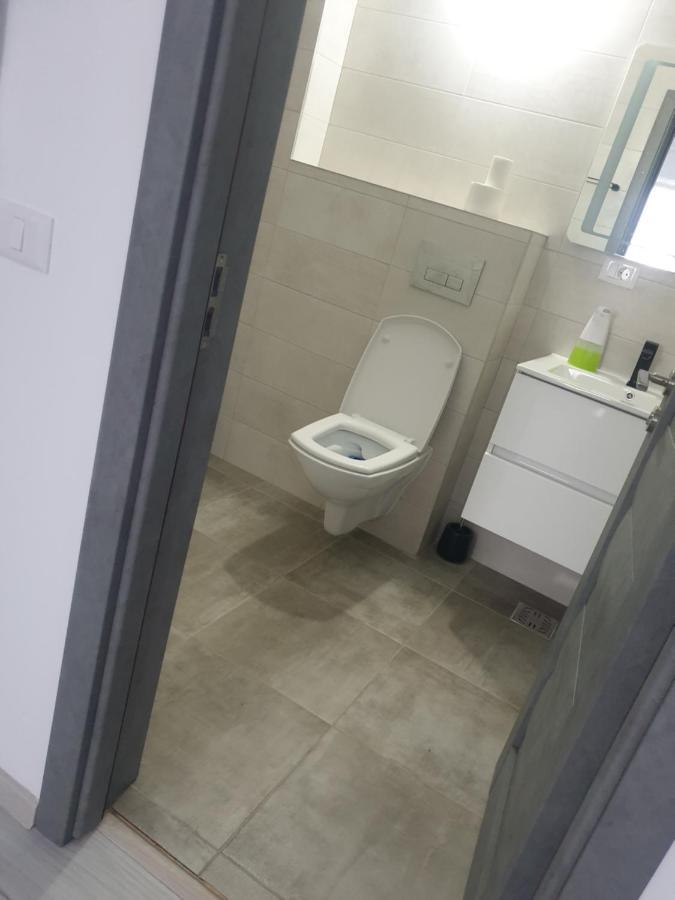 Apartament Dem Radulescu Langa Strand Râmnicu Vâlcea Esterno foto