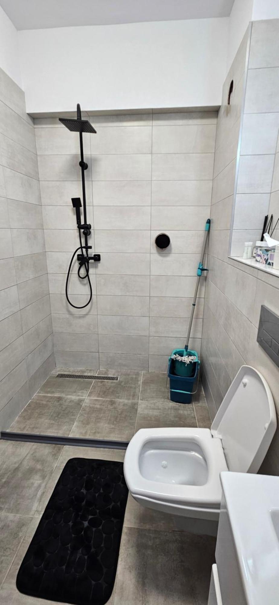 Apartament Dem Radulescu Langa Strand Râmnicu Vâlcea Esterno foto