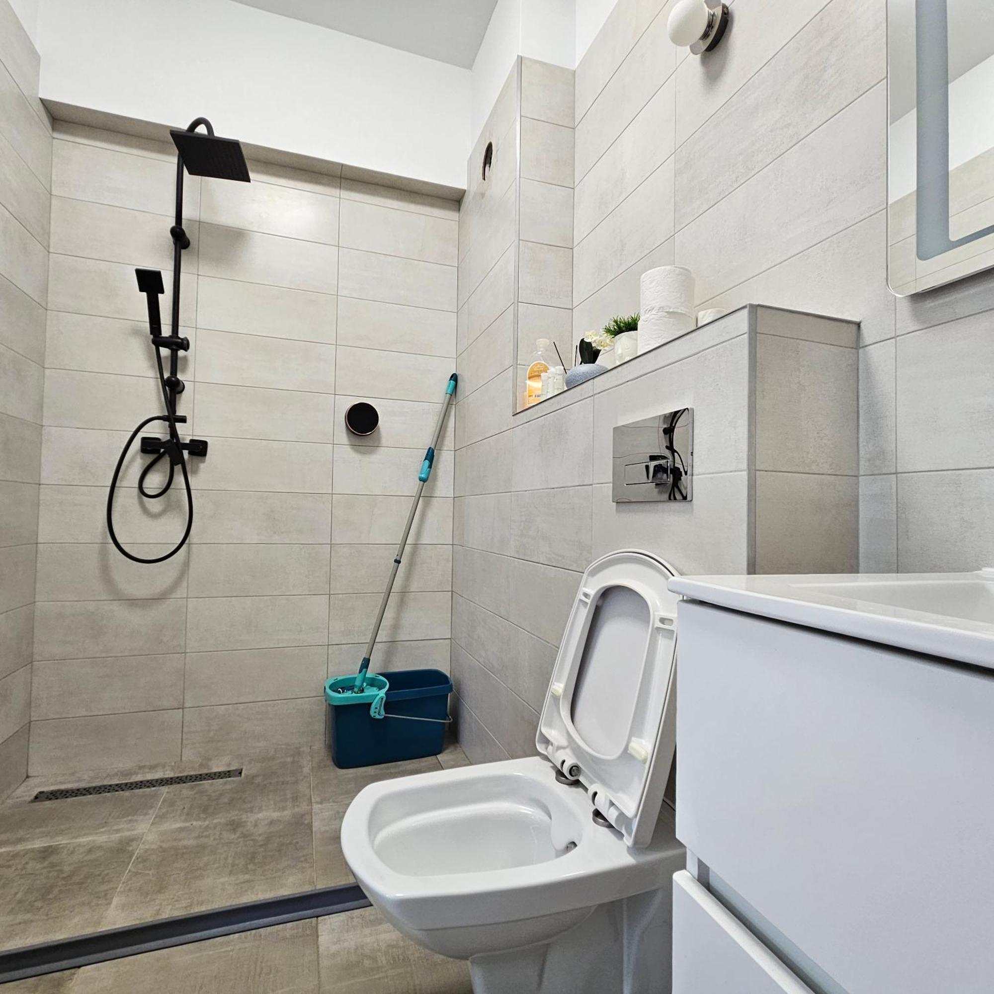 Apartament Dem Radulescu Langa Strand Râmnicu Vâlcea Esterno foto