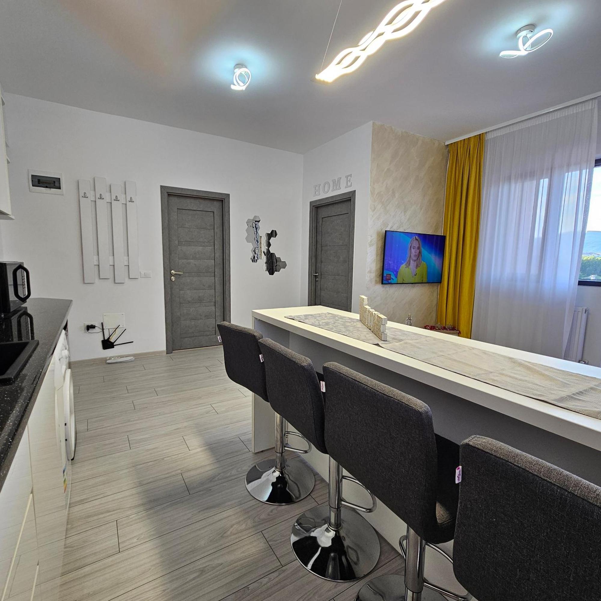 Apartament Dem Radulescu Langa Strand Râmnicu Vâlcea Esterno foto