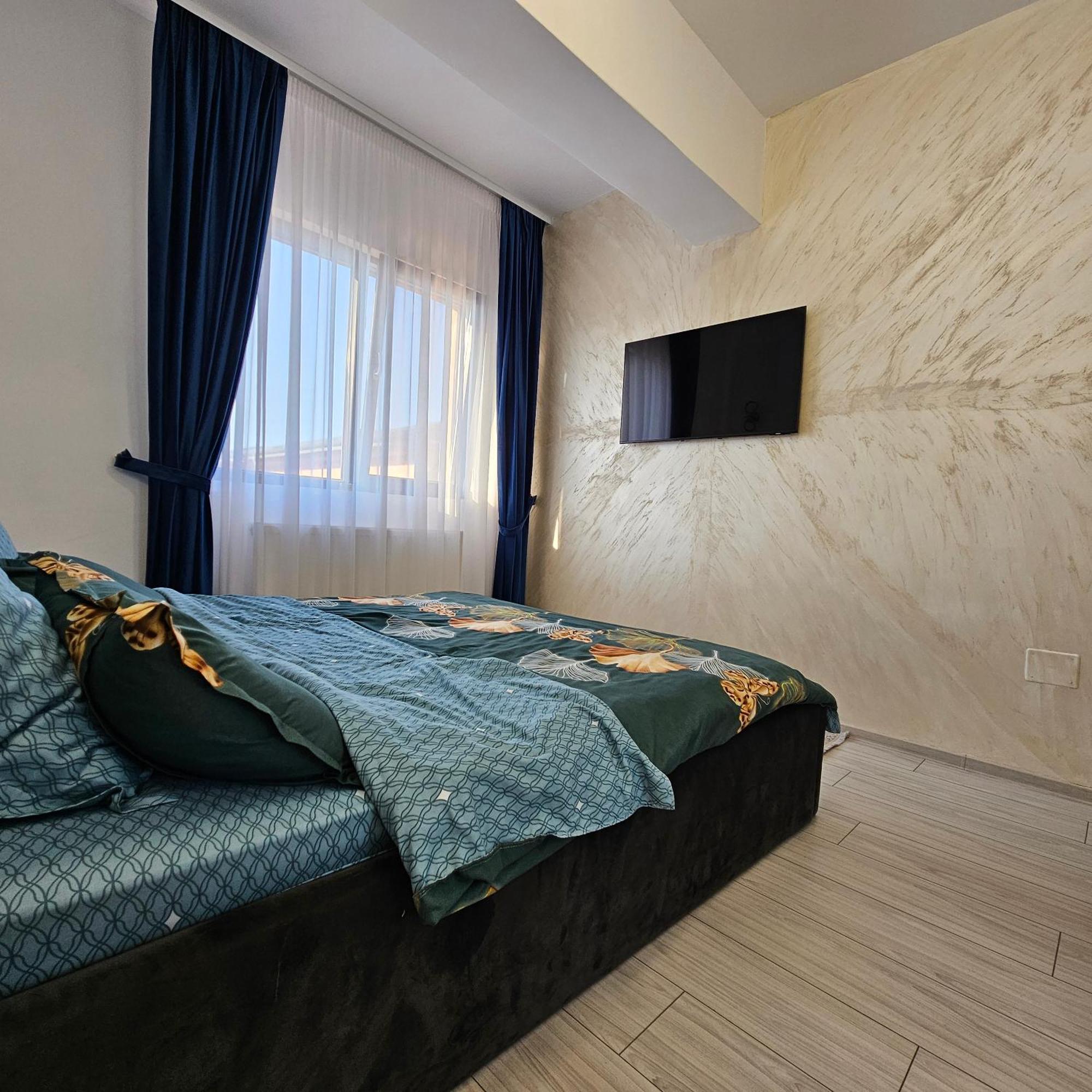 Apartament Dem Radulescu Langa Strand Râmnicu Vâlcea Esterno foto